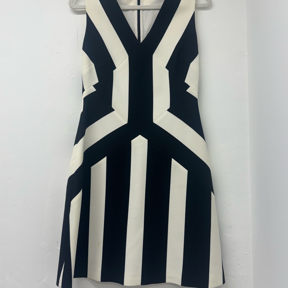 Karen Millen Black and White Sleeveless V-Neck Mini Dress